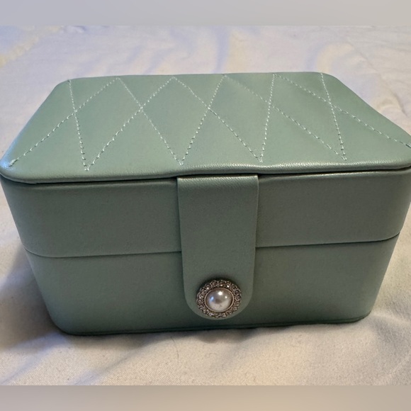 Jewelry - Elegant Mint Green Quilted Women's Travel Jewelry Case